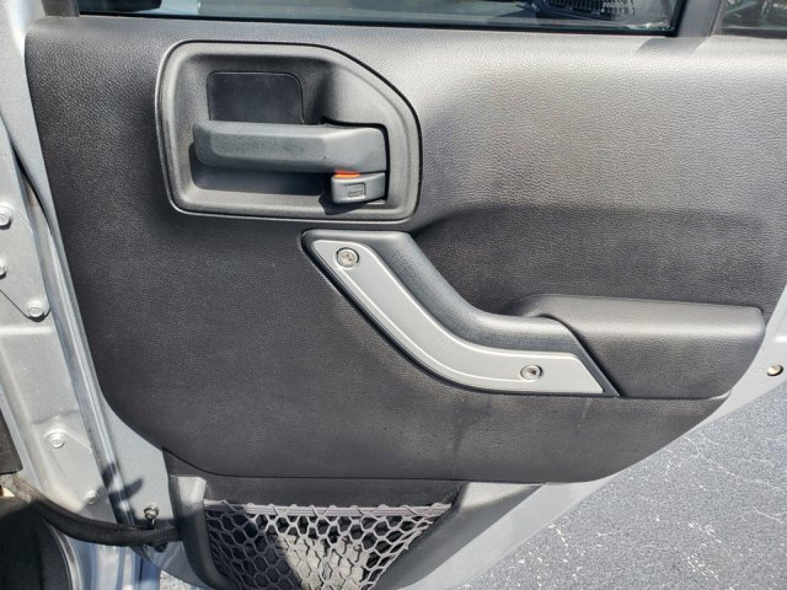 Used 2015 Jeep Wrangler Unlimited Rubicon w/ Connectivity Group image 29