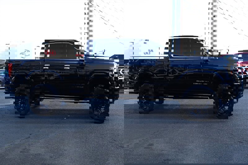 Used 2025 GMC Sierra 3500 Denali Ultimate image 6