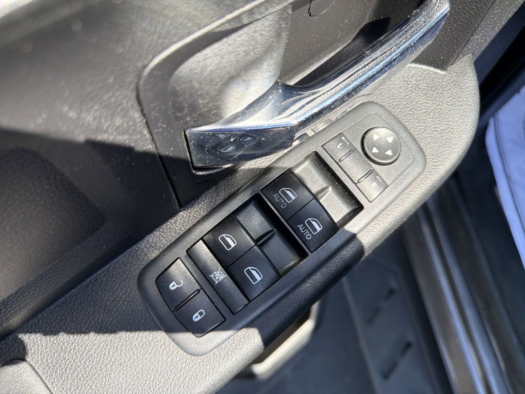 Used 2020 RAM 1500 Classic SLT RWD image 19
