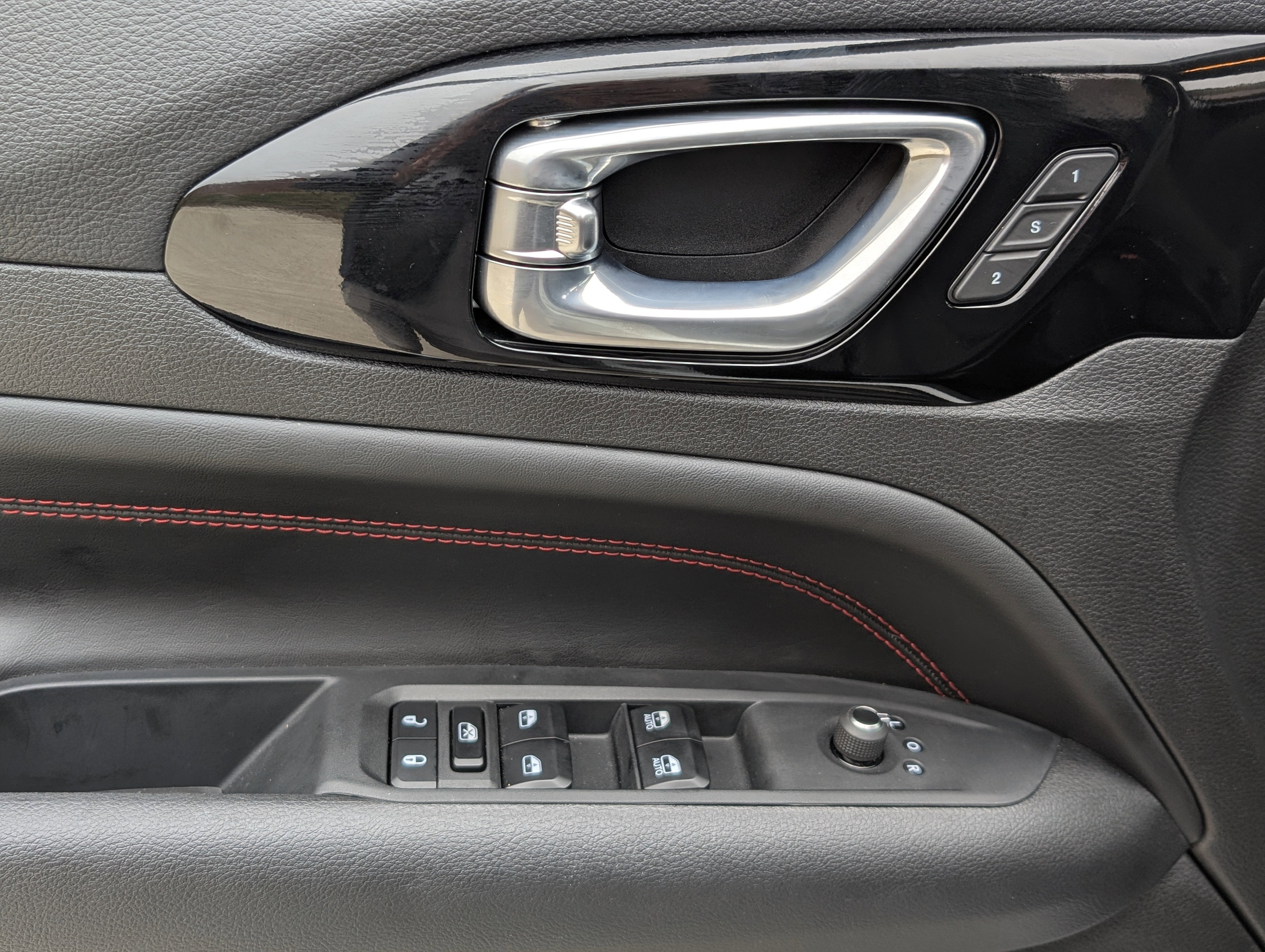 Used 2025 Jeep Compass Trailhawk w/ Trailhawk Elite Group image 13