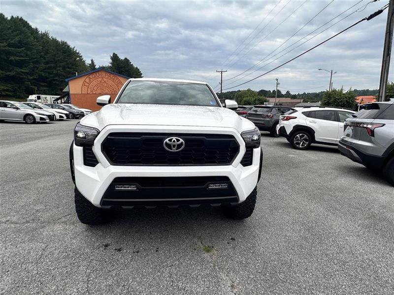 Used 2024 Toyota Tacoma TRD Off-Road AWD/4WD image 2