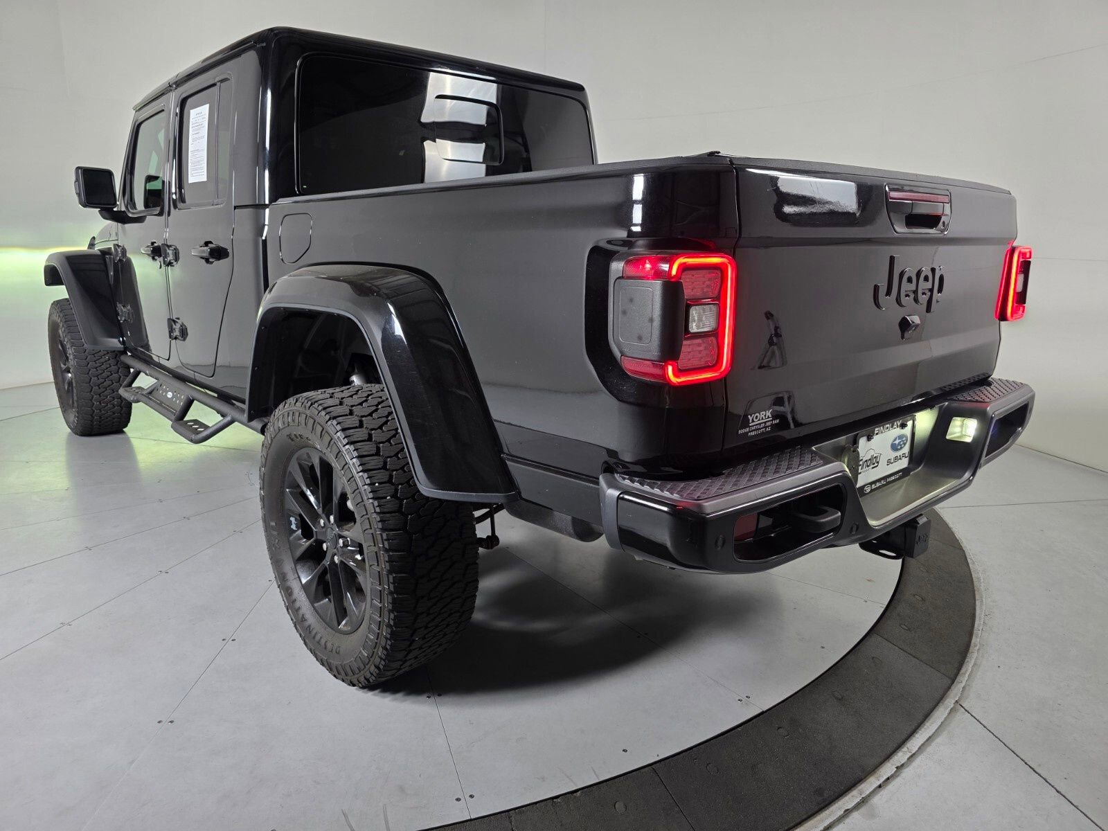 Used 2021 Jeep Gladiator Overland AWD/4WD image 3