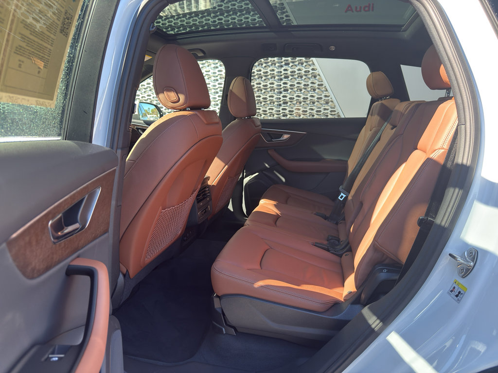 Used 2025 Audi Q7 Premium w/ Convenience Package image 13