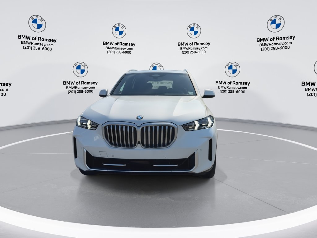 Used 2024 BMW X5 xDrive40i w/ Premium Package AWD/4WD image 3