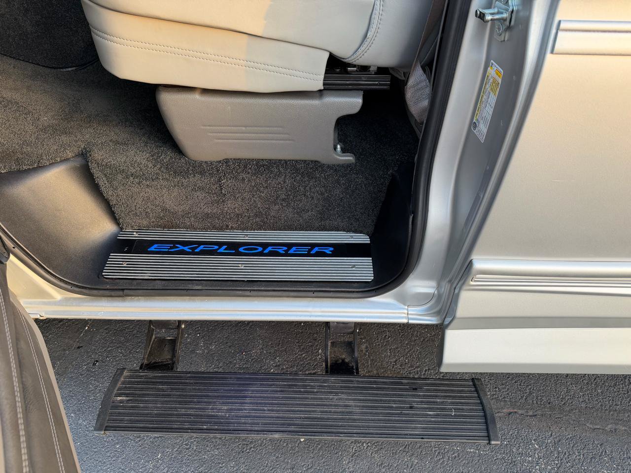 Used 2024 Chevrolet Express 2500 RWD image 5