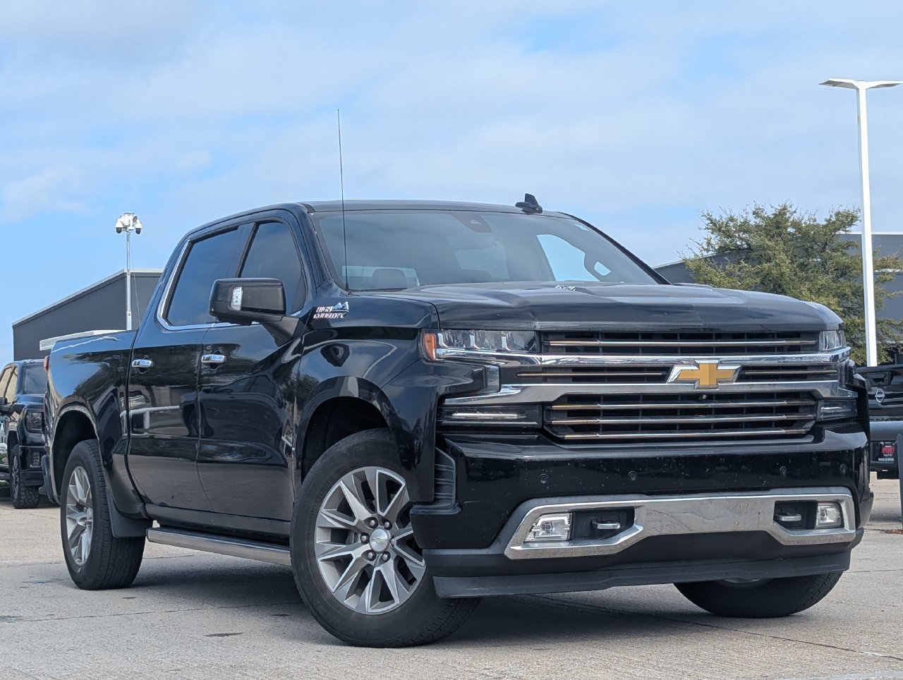 Used 2019 Chevrolet Silverado 1500 High Country w/ Technology Package AWD/4WD image 2