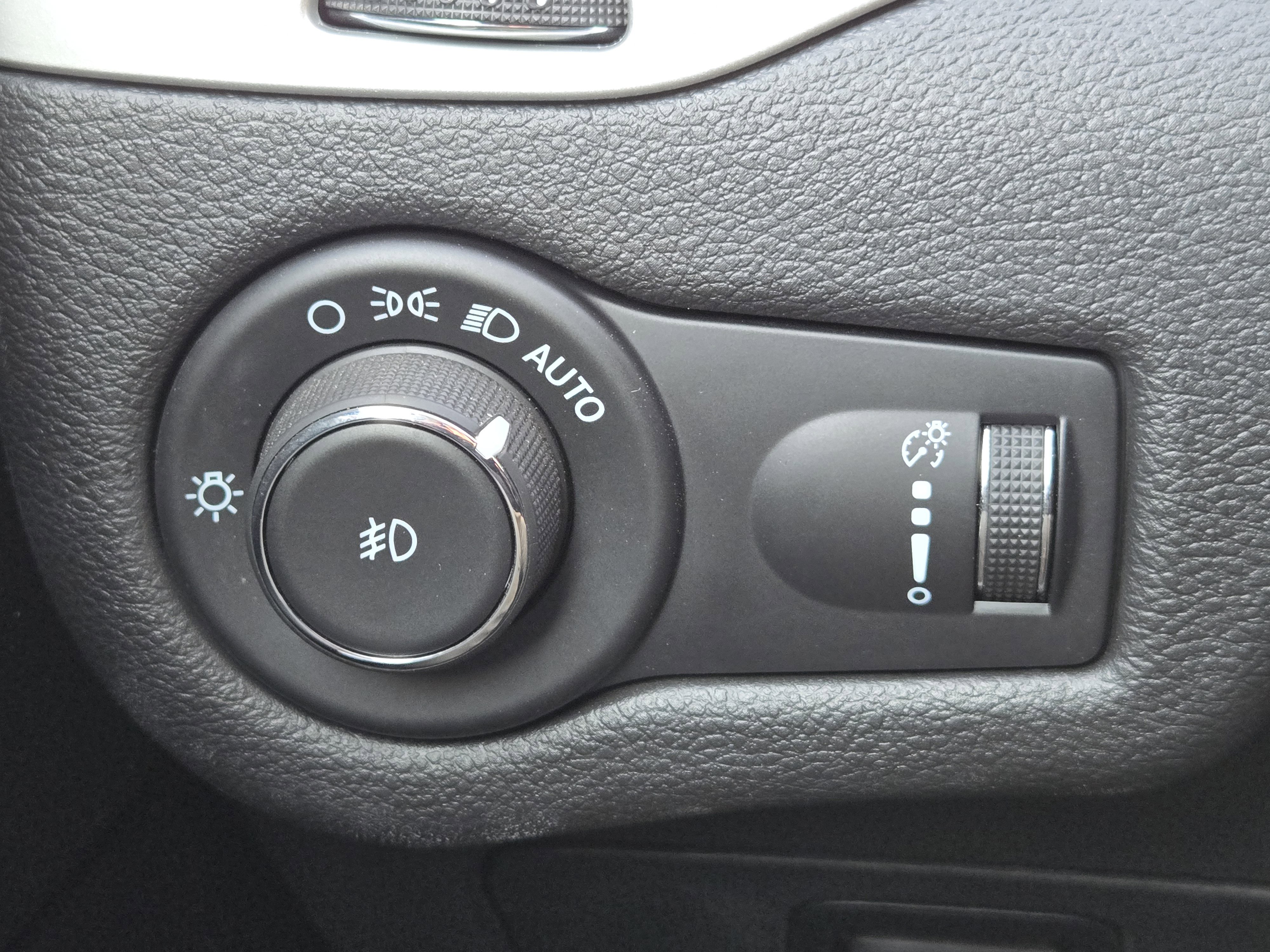 Used 2022 Jeep Cherokee Latitude image 23