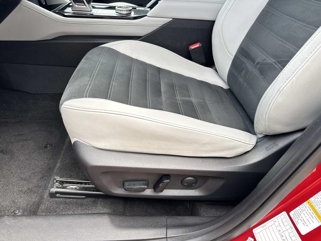 Used 2025 Mitsubishi Outlander AWD image 17