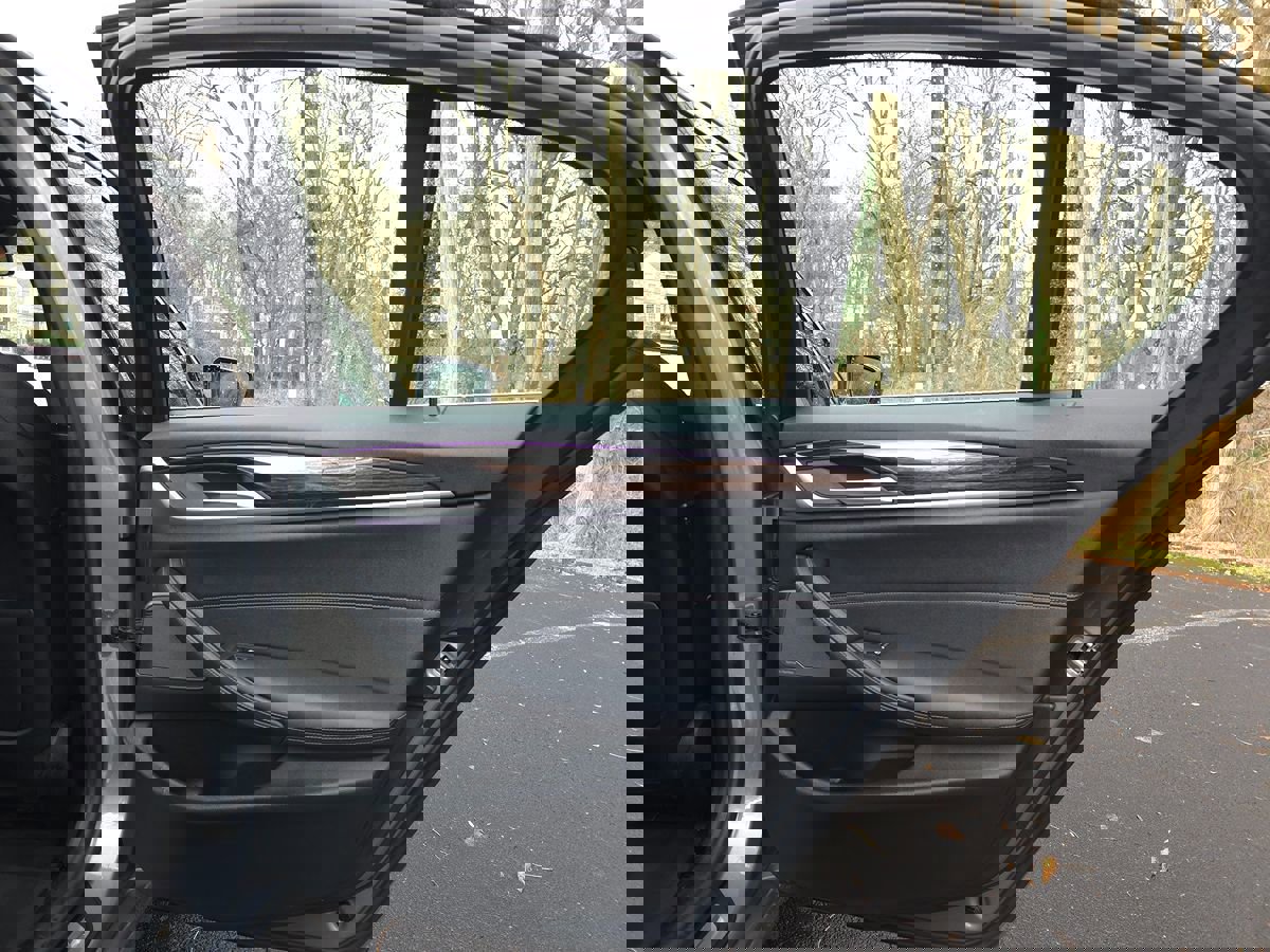 Used 2023 BMW 530e xDrive w/ Premium Package image 24