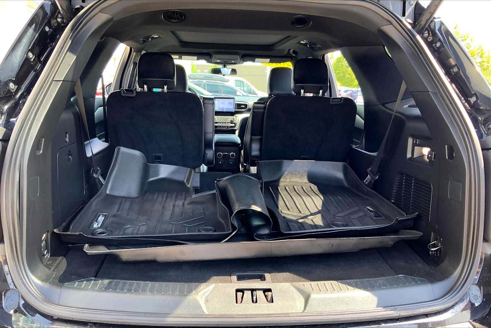 Used 2020 Ford Explorer XLT w/ Equipment Group 202A AWD/4WD image 35