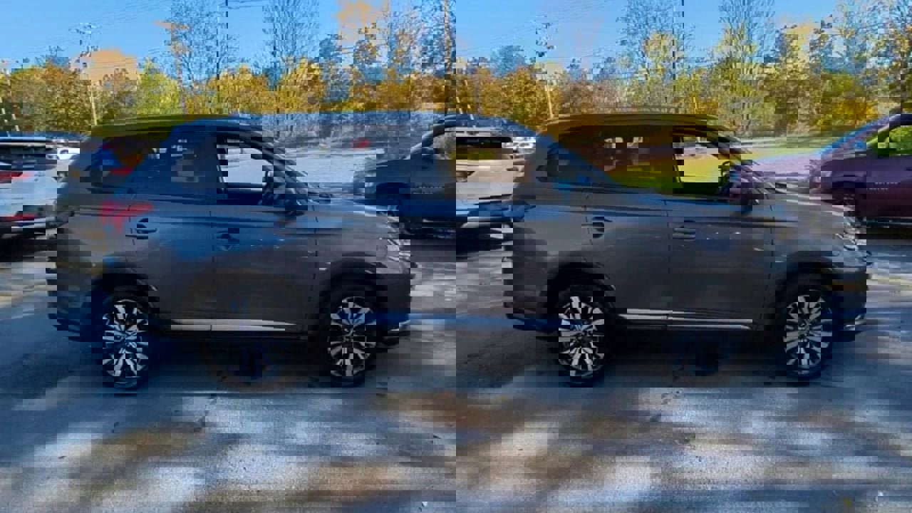 Used 2020 Mitsubishi Outlander ES image 48