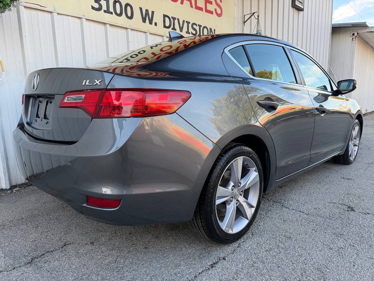 Used 2013 Acura ILX w/ Technology Package FWD image 4