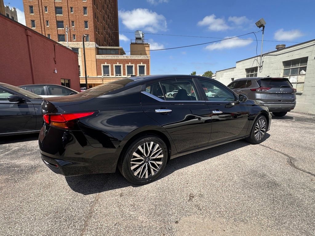 Certified 2025 Nissan Altima 2.5 SV FWD image 5