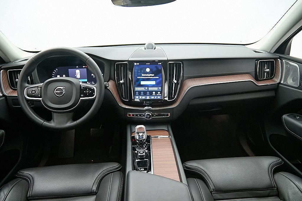 Certified 2023 Volvo XC60 T8 Ultimate w/ Climate Package AWD/4WD image 23