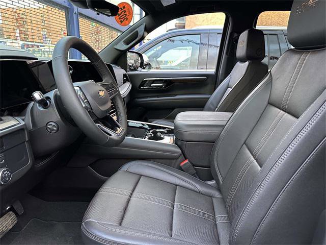 Used 2025 Chevrolet Suburban High Country image 10