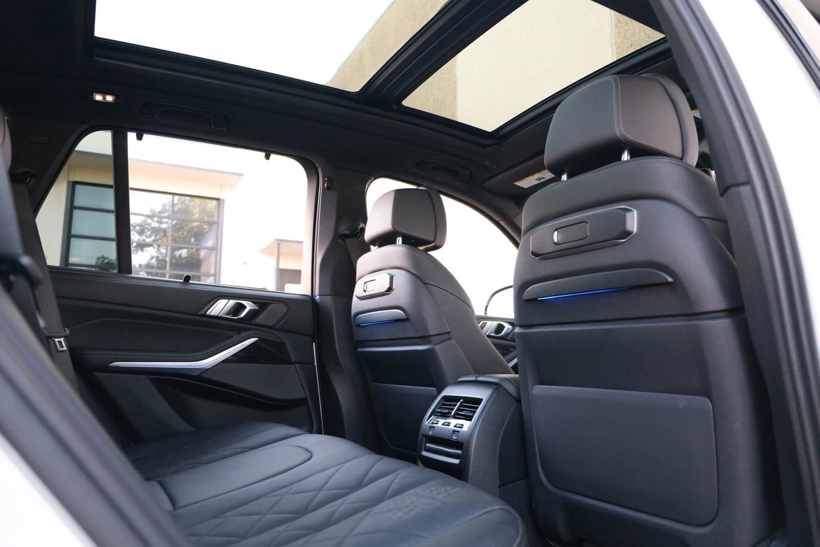 Used 2024 BMW X5 M60i w/ Executive Package image 29