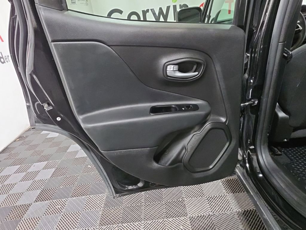 Used 2023 Jeep Renegade Latitude image 18