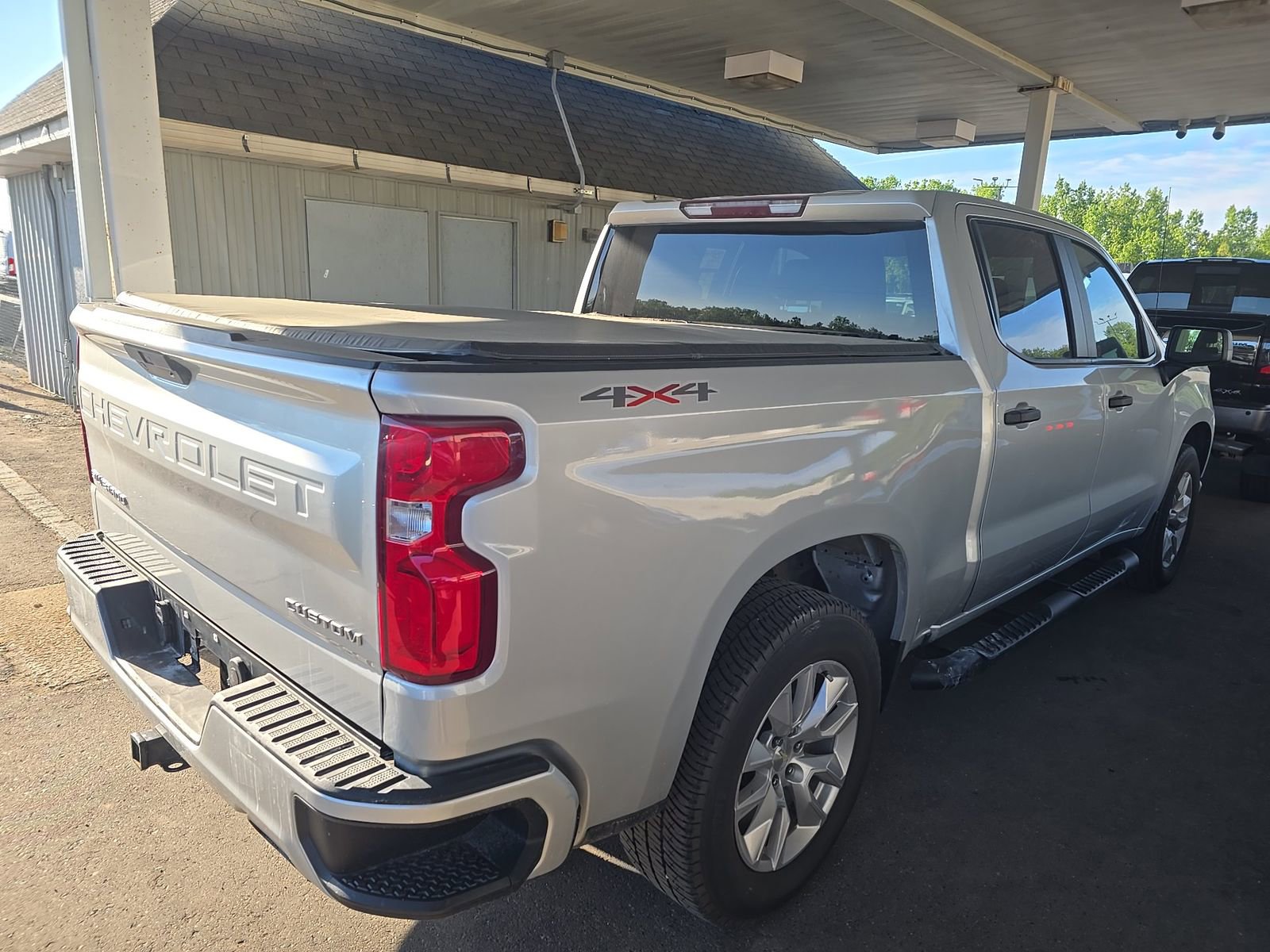 Used 2019 Chevrolet Silverado 1500 Custom w/ Custom Convenience Package AWD/4WD image 6