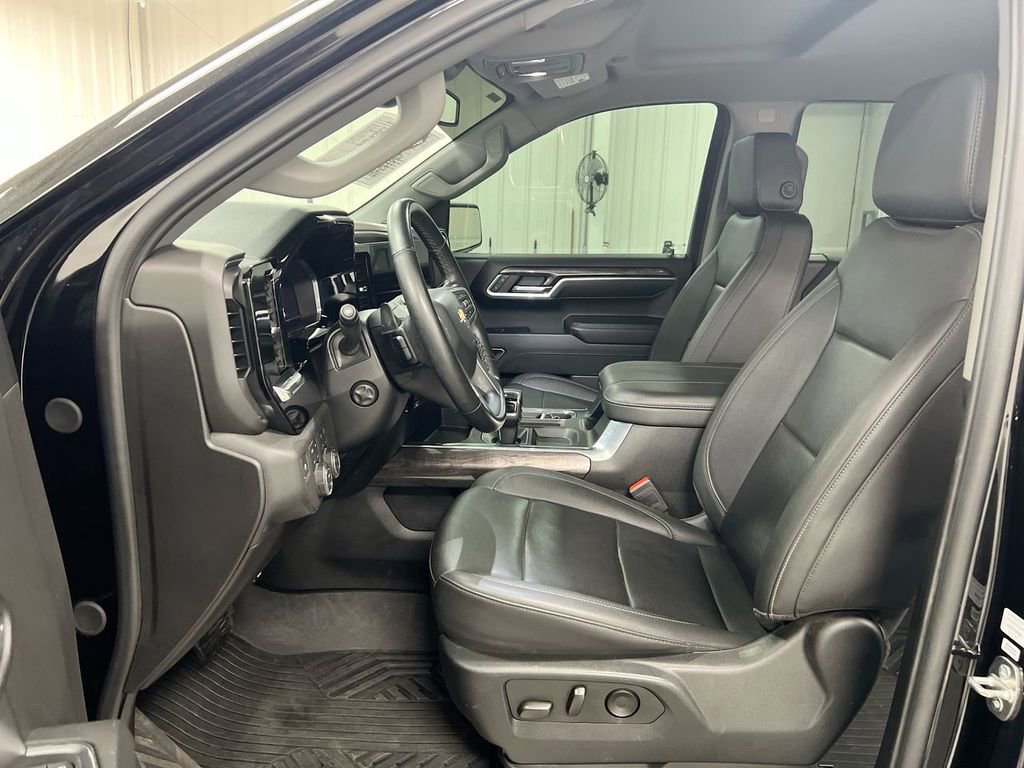 Used 2024 Chevrolet Silverado 1500 LTZ AWD/4WD image 20
