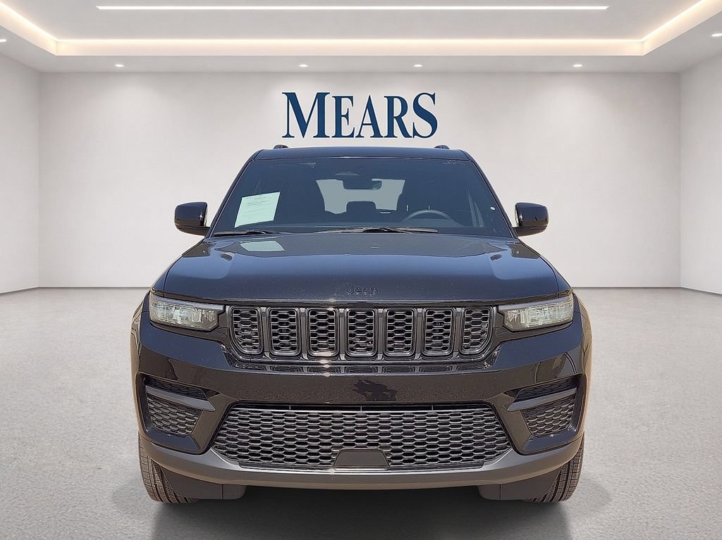 Used 2025 Jeep Grand Cherokee Altitude AWD/4WD image 8