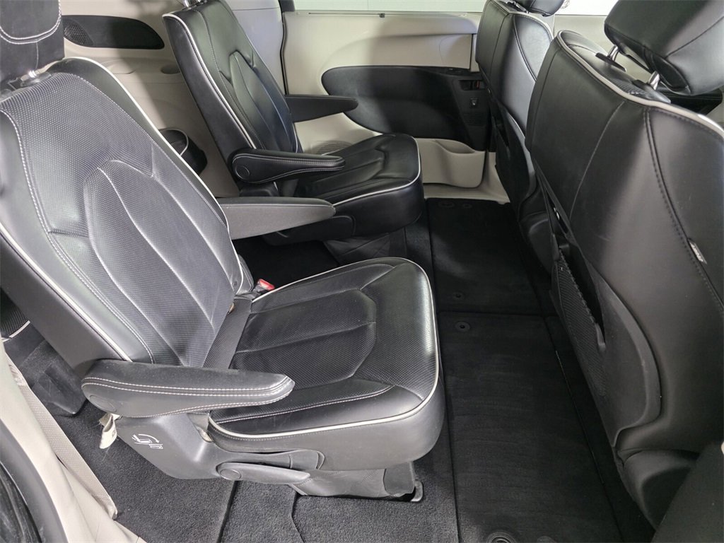 Used 2023 Chrysler Pacifica Limited image 31