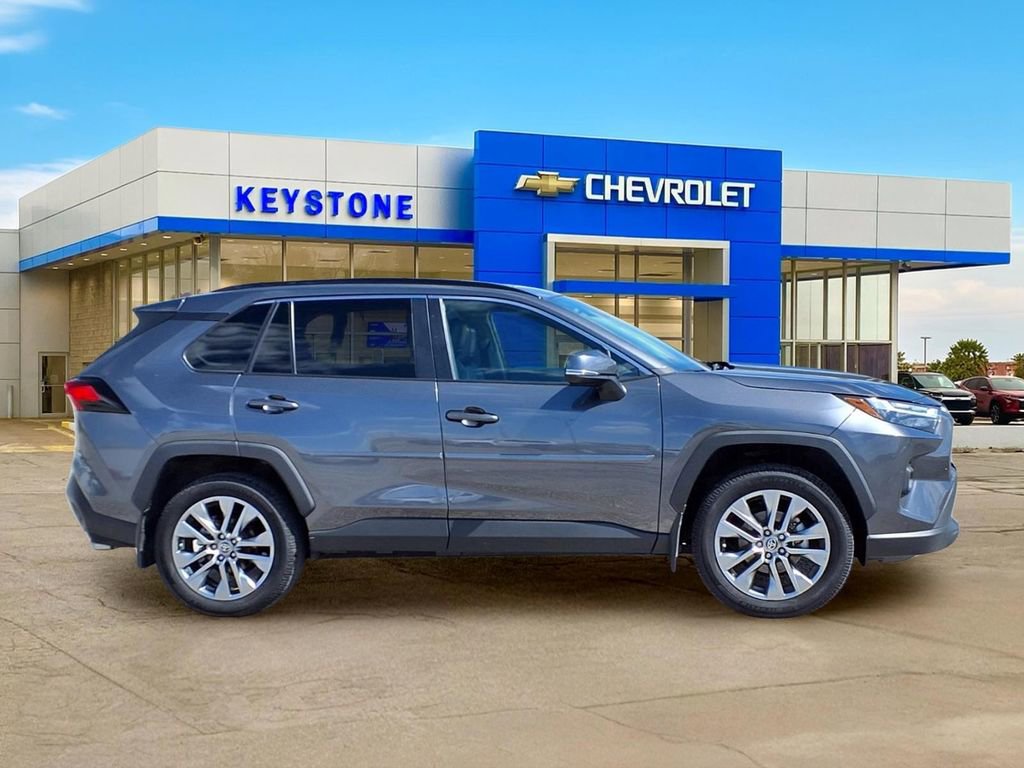 Used 2022 Toyota RAV4 XLE Premium AWD/4WD image 8