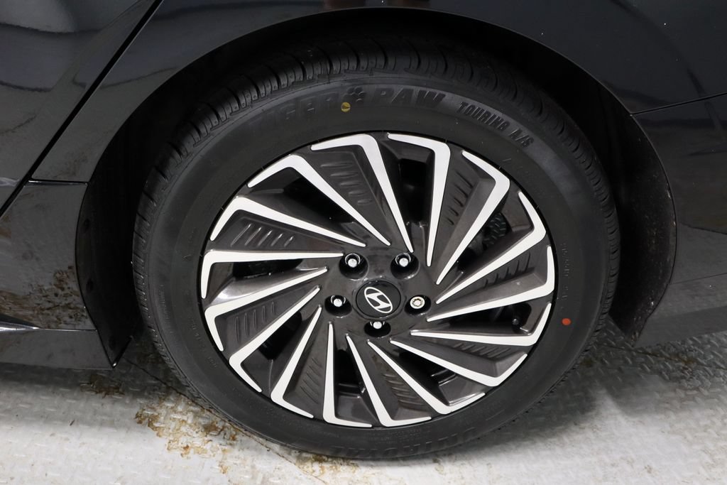 Used 2025 Hyundai Sonata Limited FWD image 25