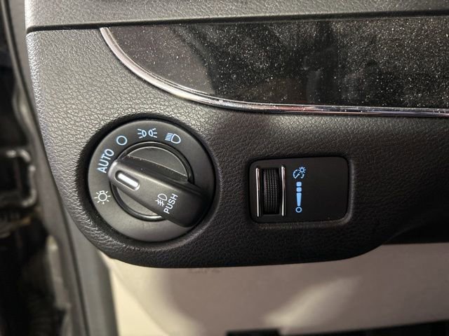 Used 2018 Dodge Grand Caravan SXT FWD image 16