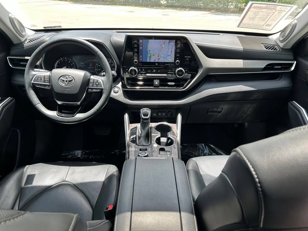 Used 2021 Toyota Highlander Limited AWD/4WD image 11