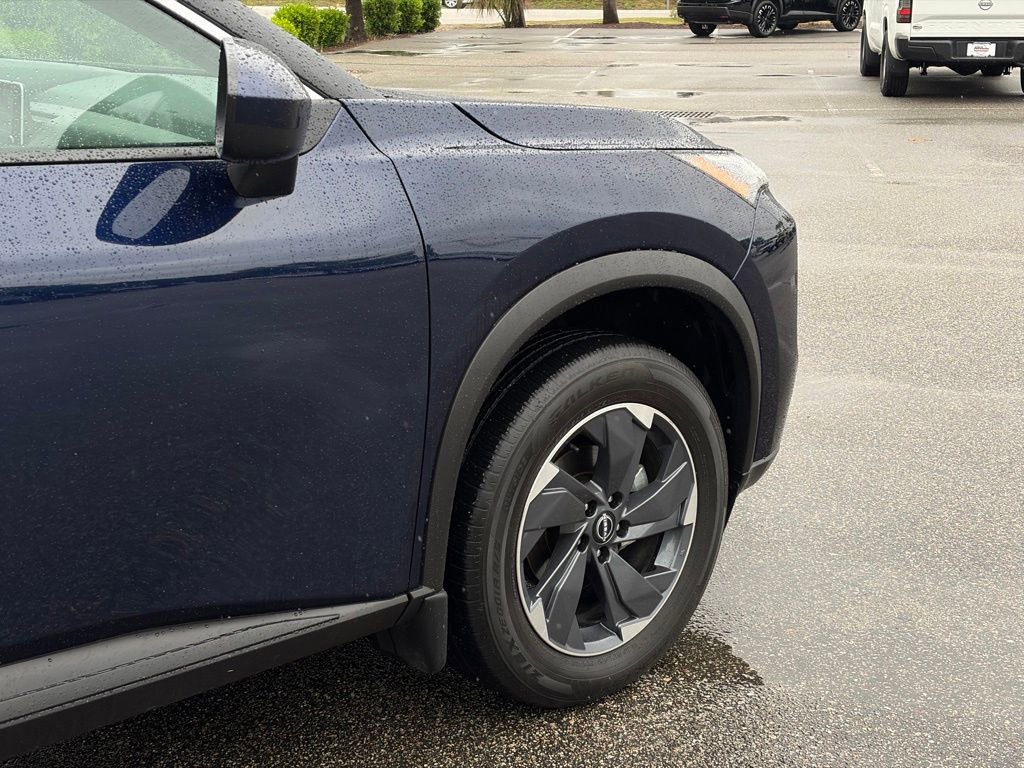 Used 2025 Nissan Rogue SV FWD image 8