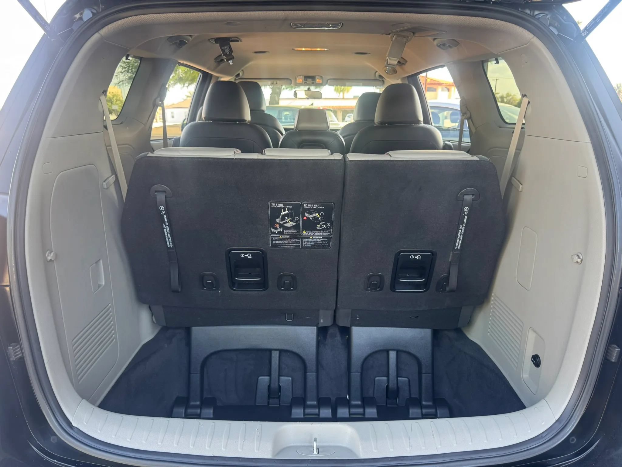 Used 2017 Kia Sedona LX w/ LX Essentials Premium Package FWD image 37