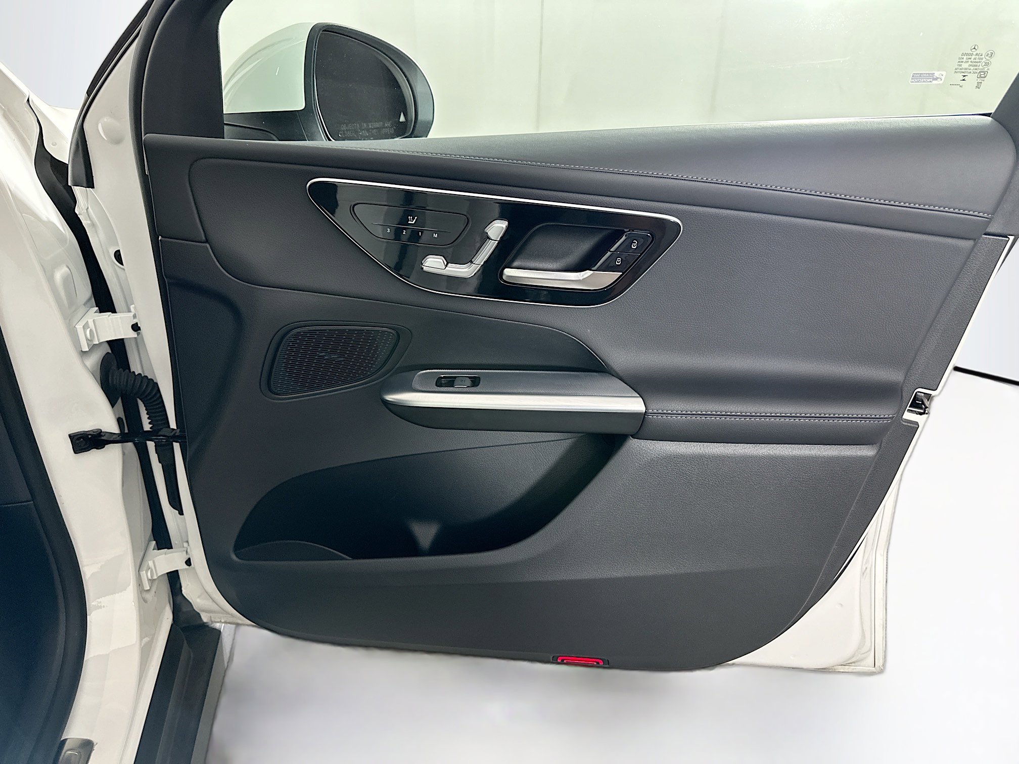 Used 2025 Mercedes-Benz GLC 300 image 31
