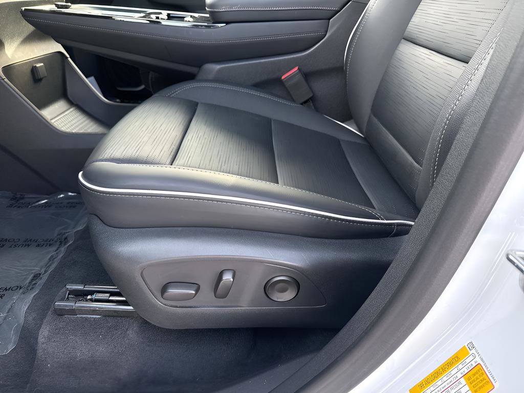 Used 2025 Buick Enclave Sport Touring image 16