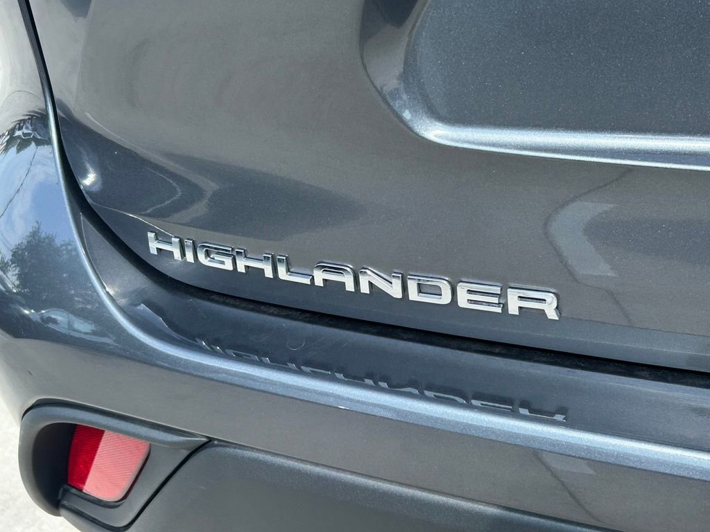 Certified 2025 Toyota Highlander XLE FWD image 13