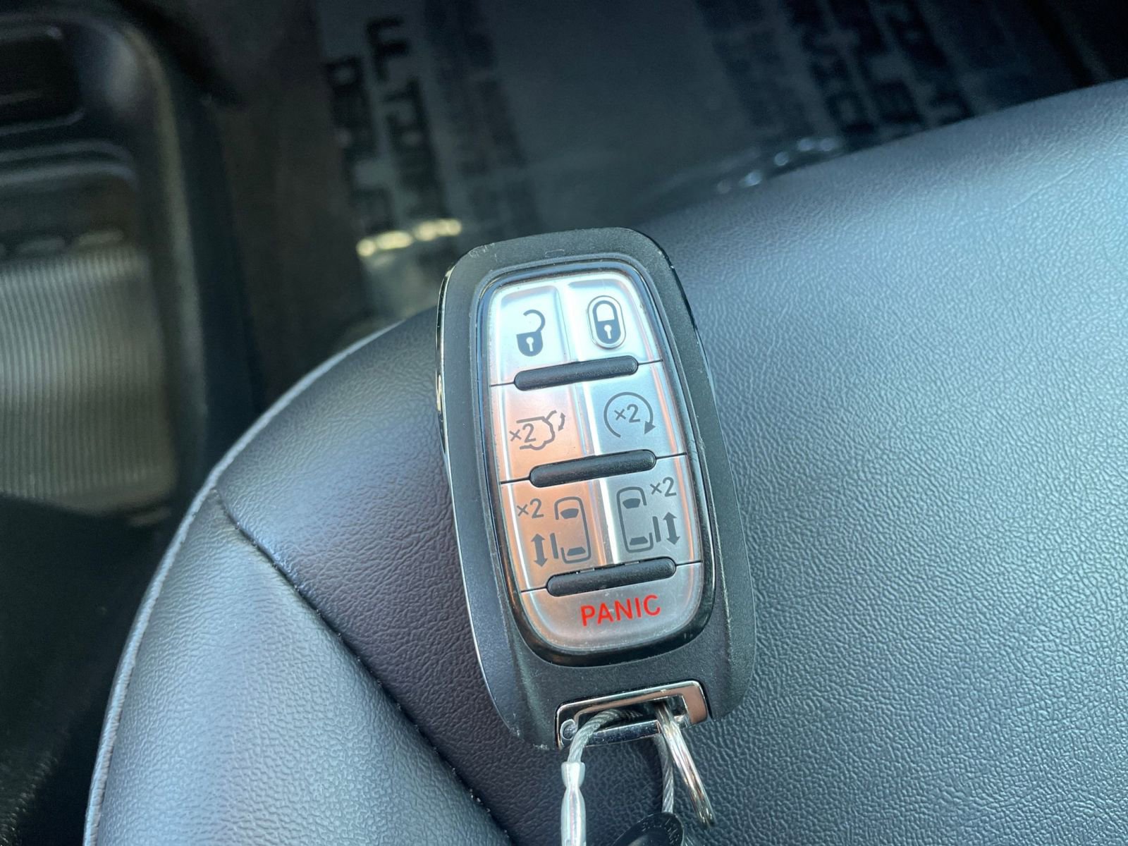 Used 2025 Chrysler Pacifica Select image 21