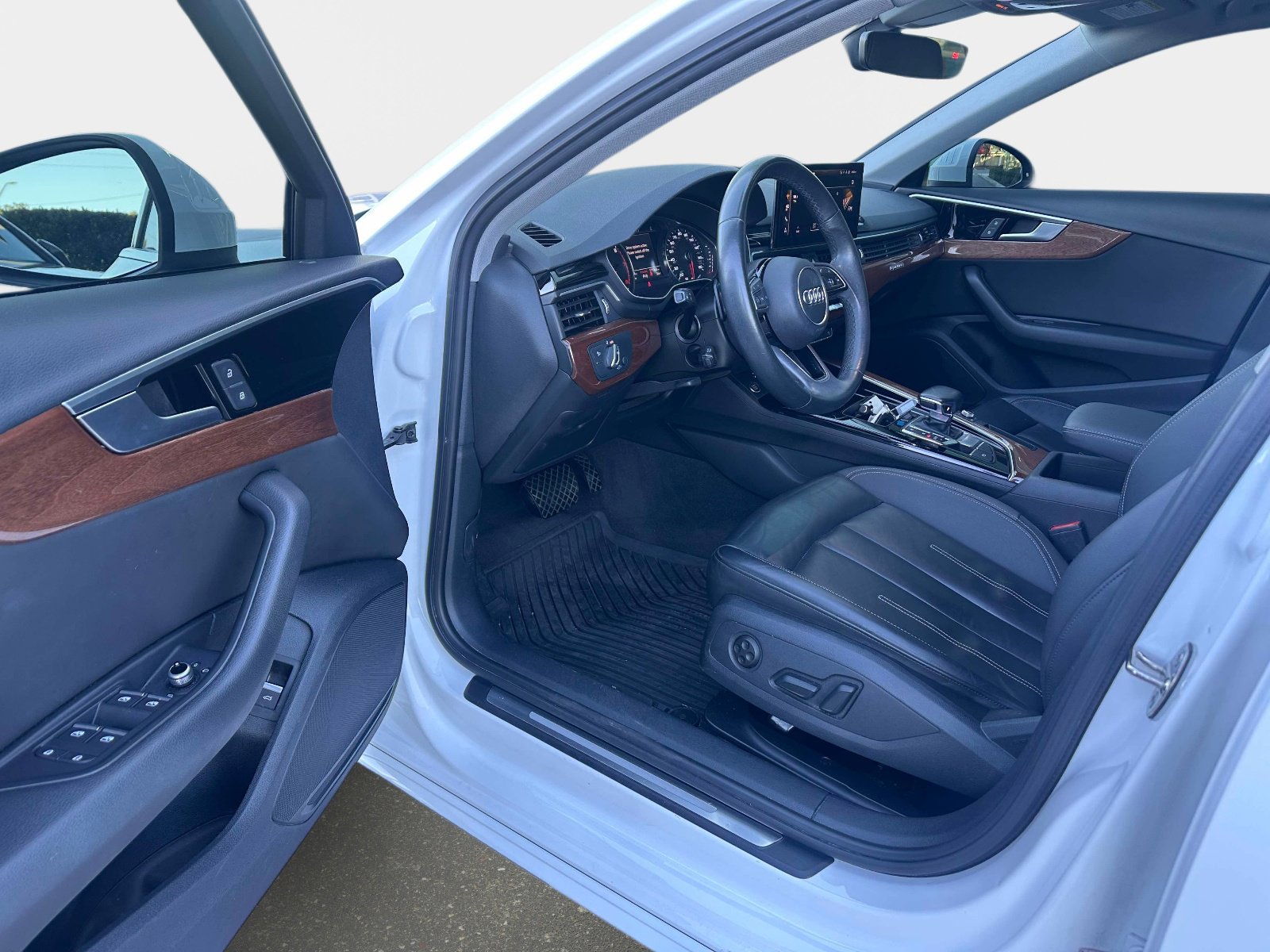 Used 2022 Audi A4 2.0T Premium image 11