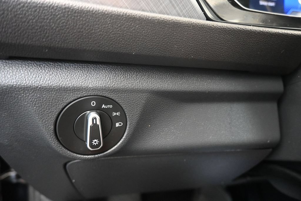 Used 2024 Volkswagen Jetta SE FWD image 25