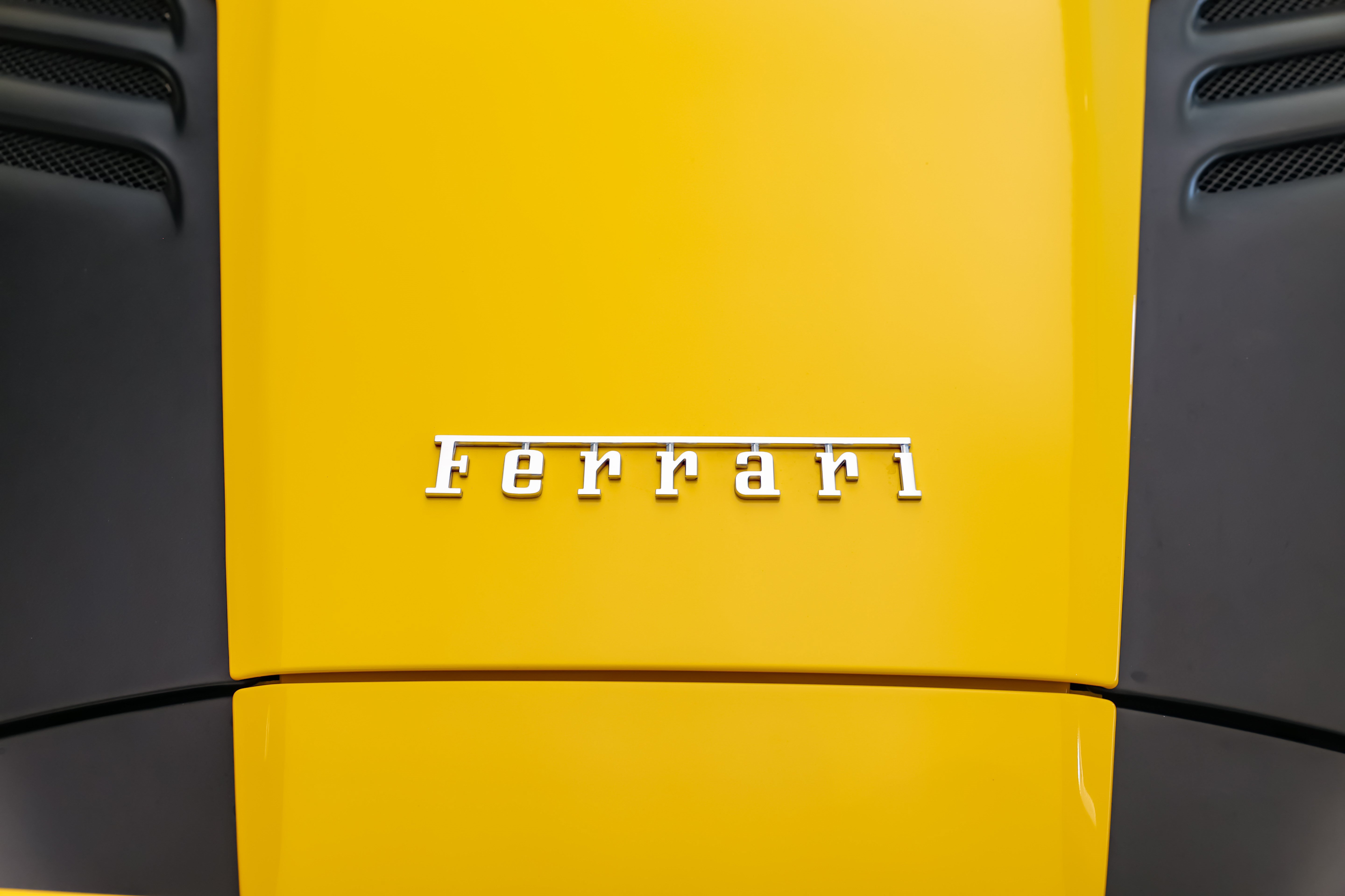 Used 2023 Ferrari F8 Tributo RWD image 24