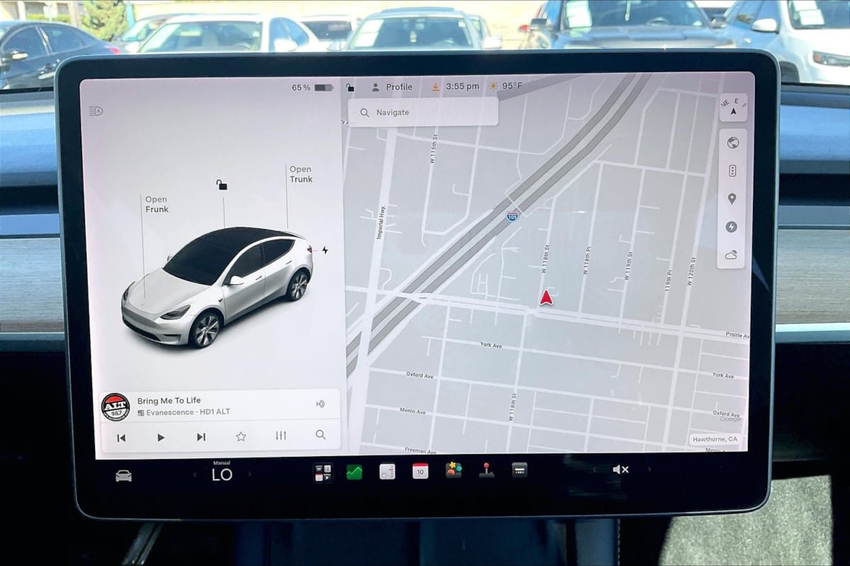 Used 2021 Tesla Model Y Long Range AWD/4WD image 20
