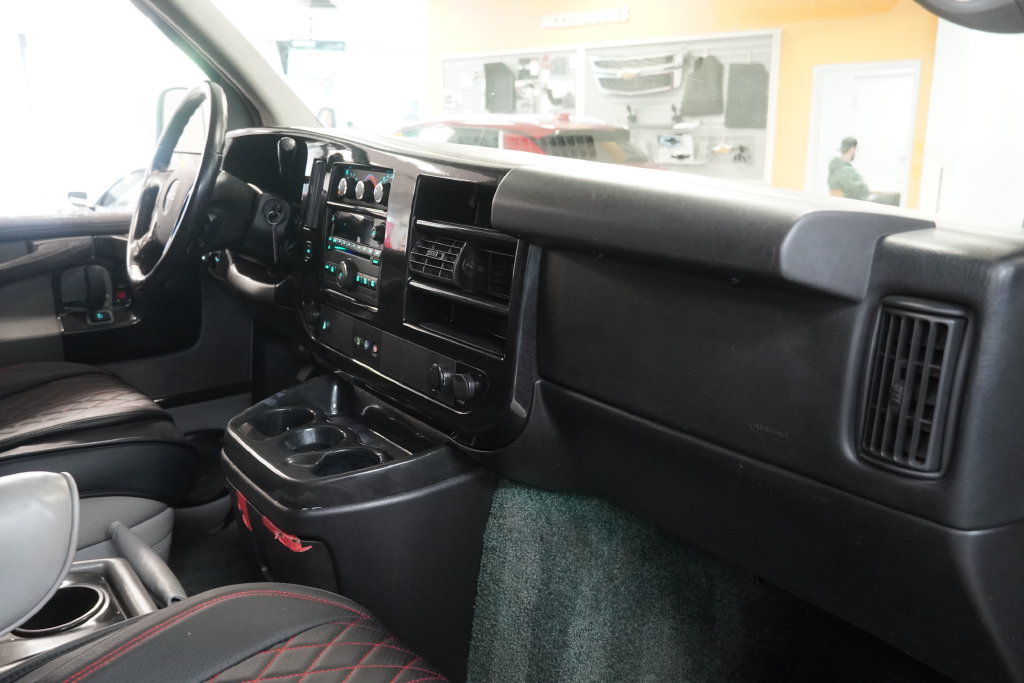 Used 2013 GMC Savana 1500 AWD image 32