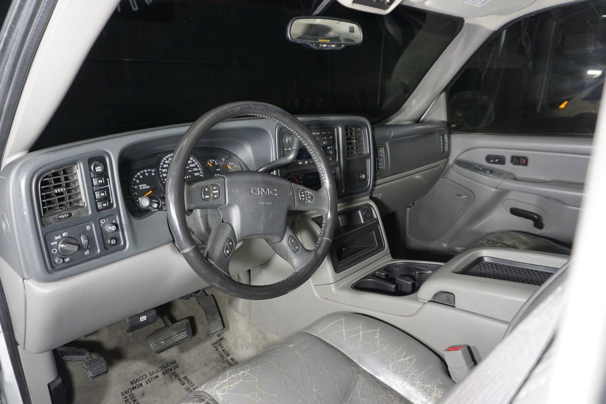 Used 2006 GMC Yukon XL SLT w/ SLT Preferred Equipment Group AWD/4WD image 12