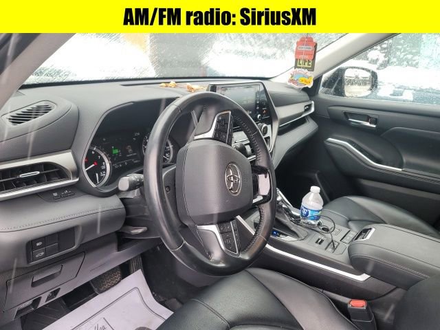 Used 2021 Toyota Highlander XLE image 8
