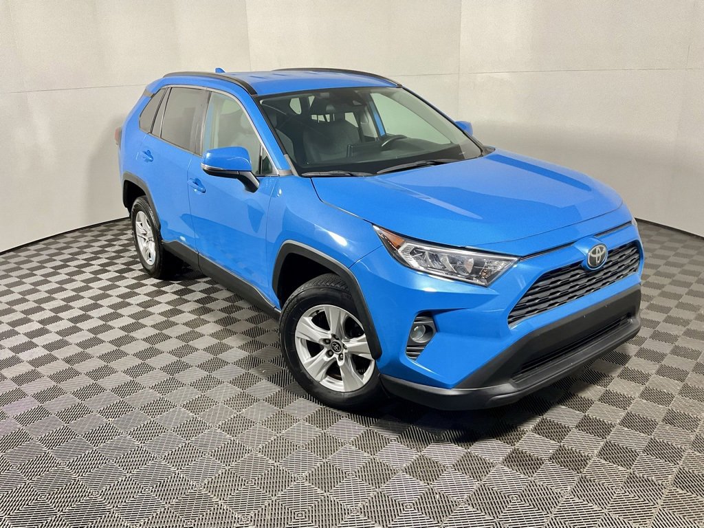 Used 2021 Toyota RAV4 XLE image 3