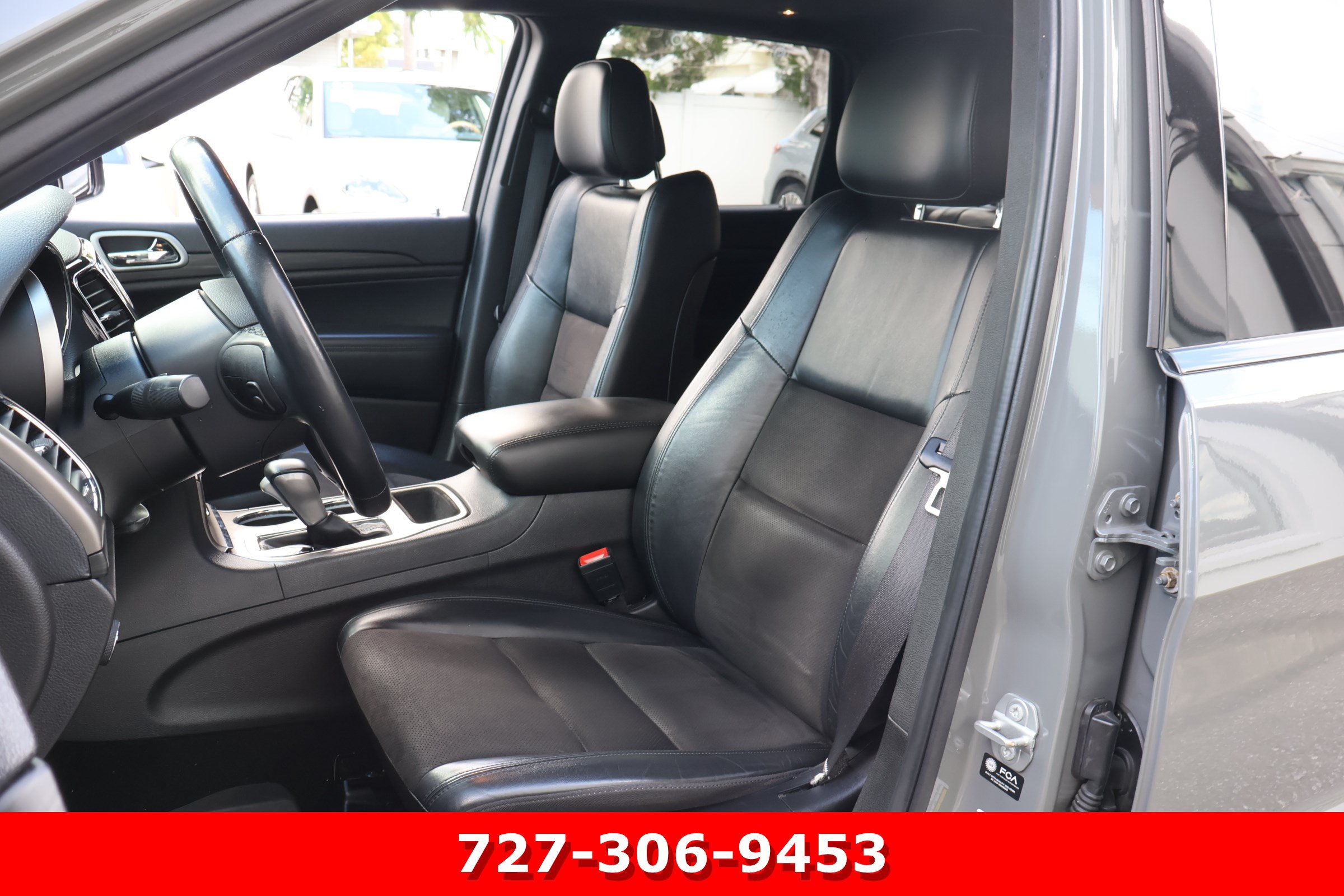 Used 2021 Jeep Grand Cherokee Laredo X AWD/4WD image 2