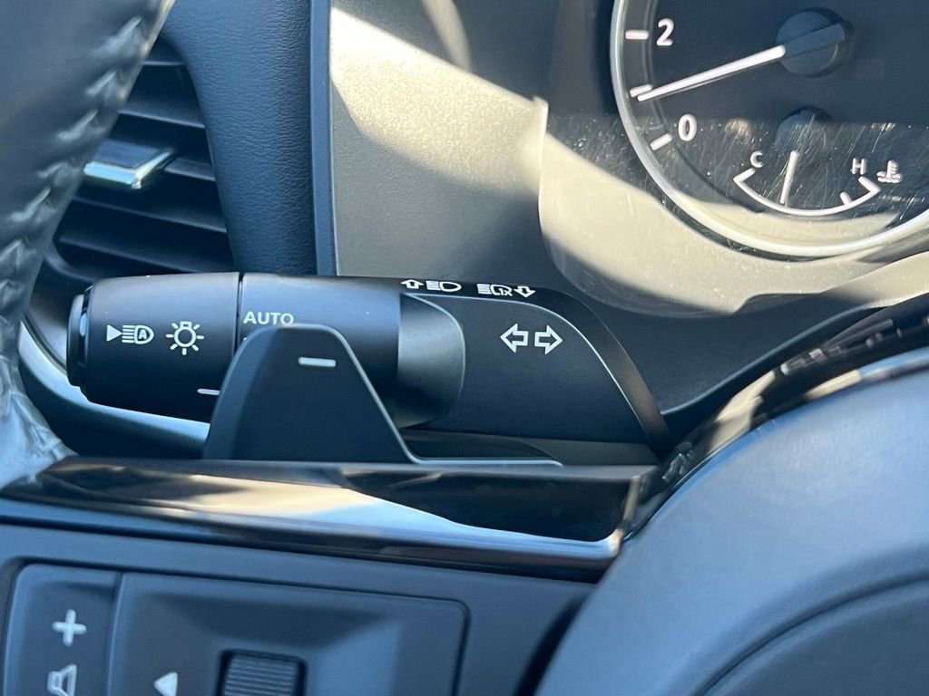 Used 2023 Nissan Rogue SV w/ SV Premium B Package image 35