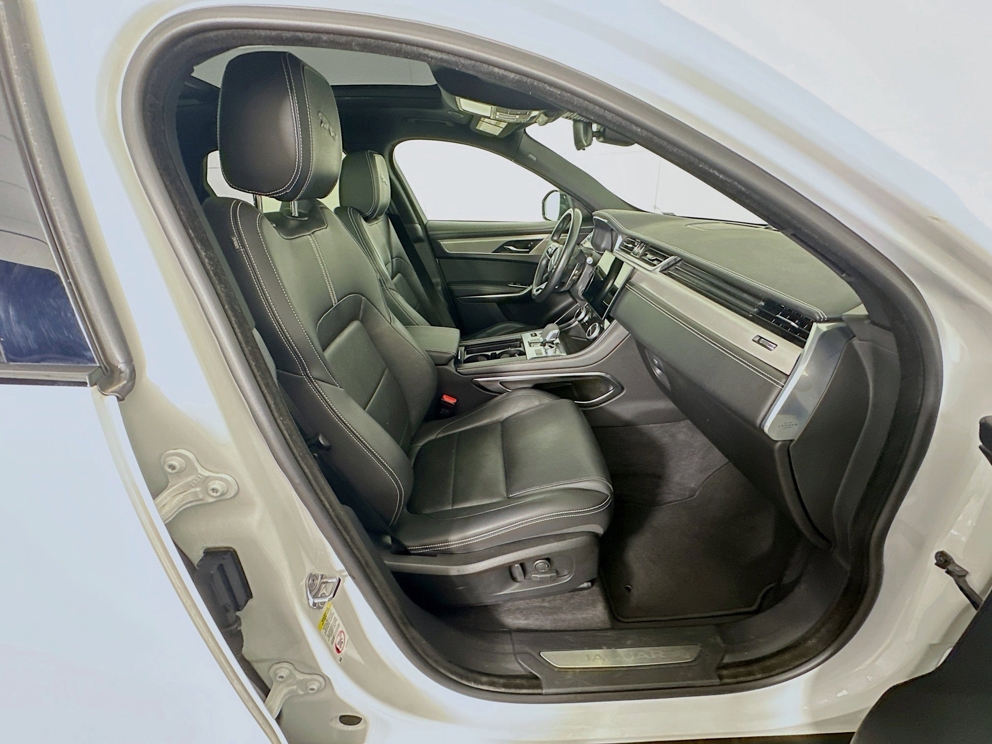 Used 2024 Jaguar F-PACE R-Dynamic S image 34