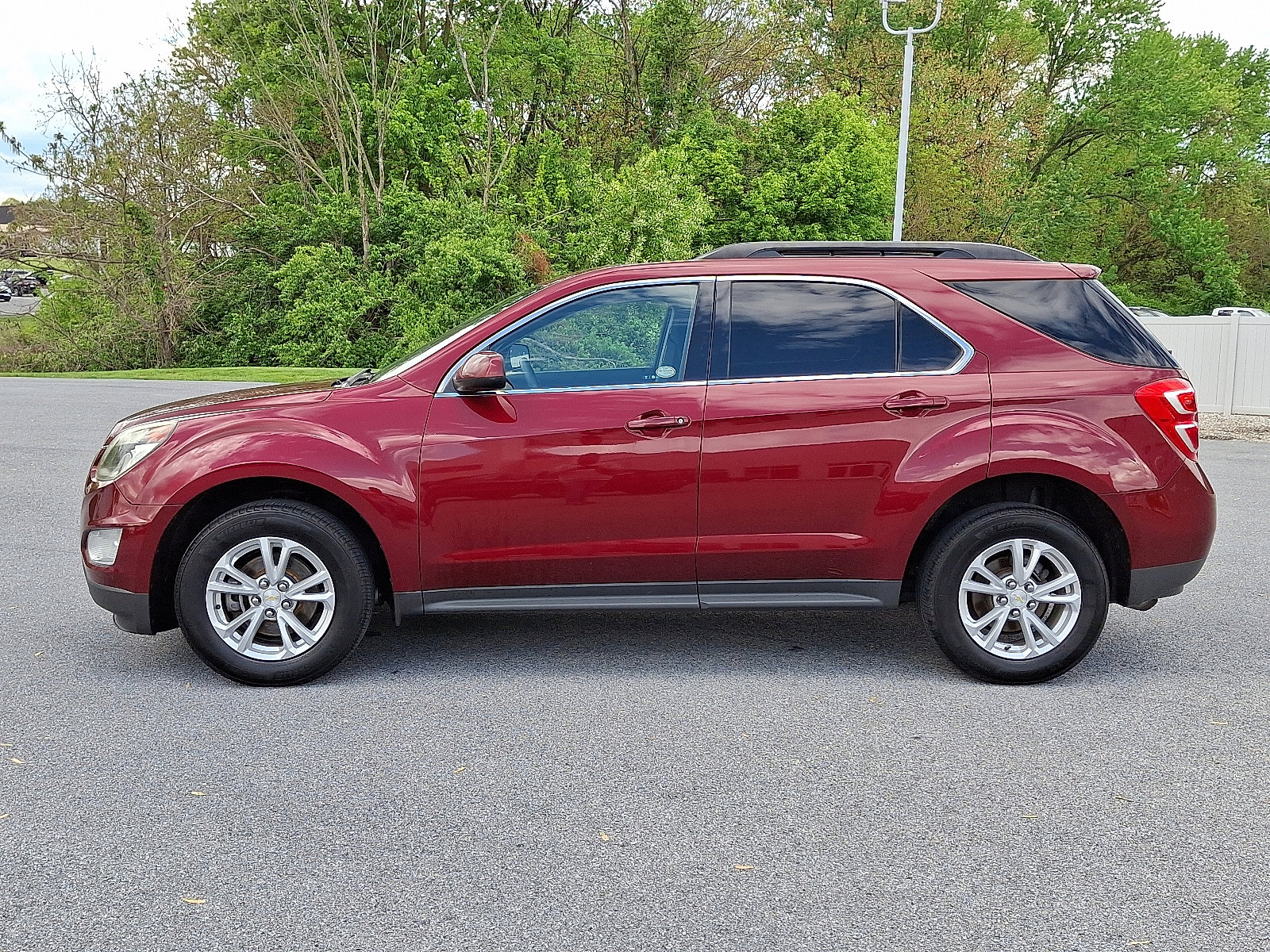 Used 2017 Chevrolet Equinox LT AWD/4WD image 4