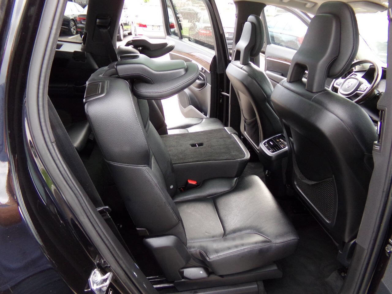 Used 2016 Volvo XC90 T6 Momentum w/ Momentum Plus Package image 21