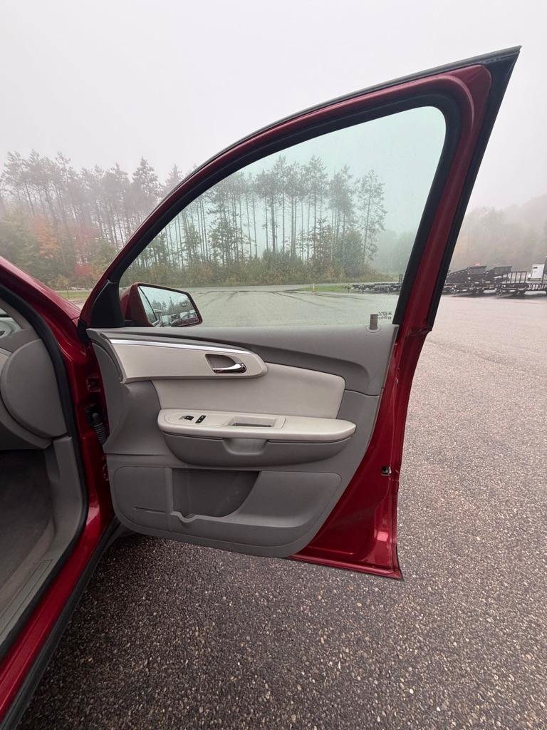 Used 2012 Chevrolet Traverse LT FWD image 18