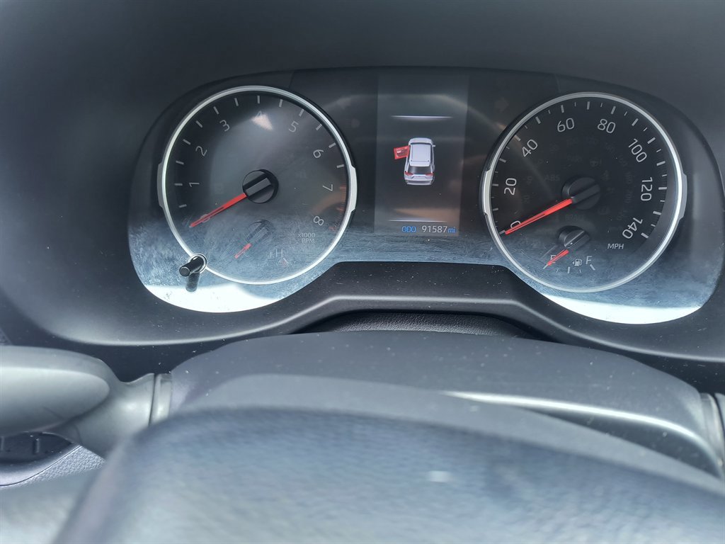 Used 2020 Toyota RAV4 LE image 17